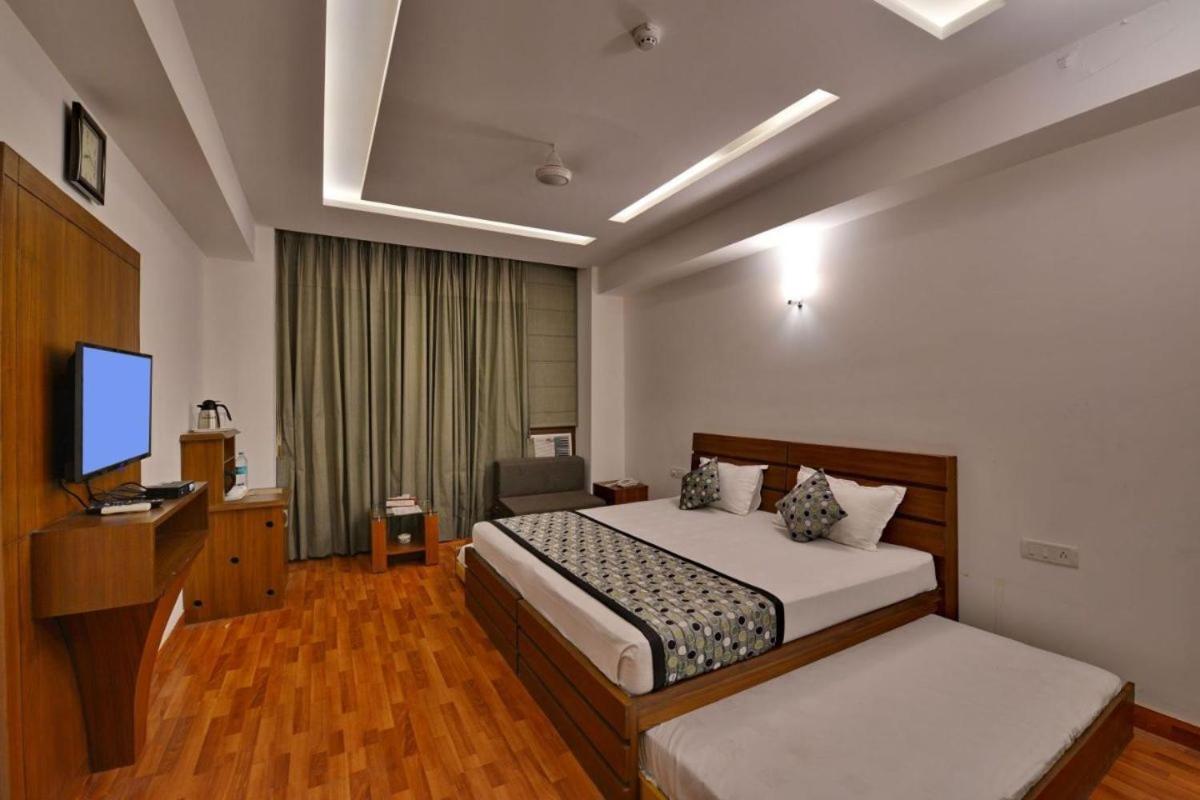 Modi Hotel & Resorts Pinjaur Exterior foto