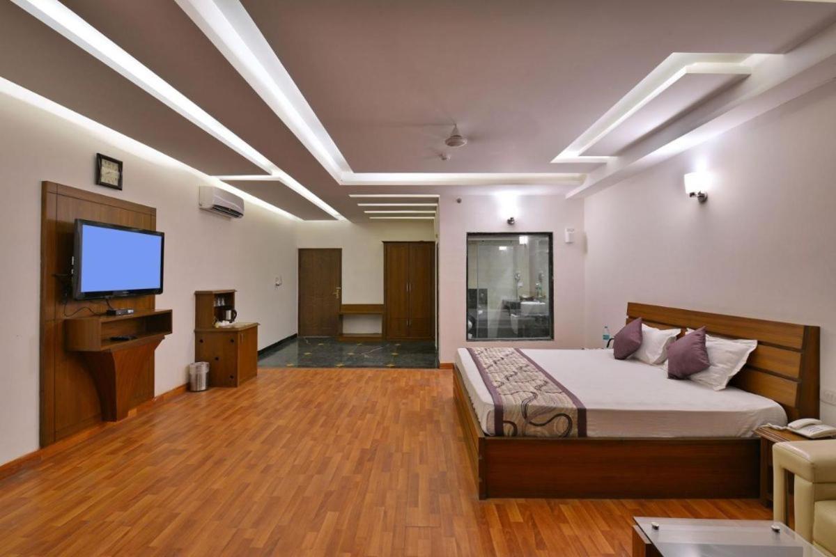 Modi Hotel & Resorts Pinjaur Exterior foto