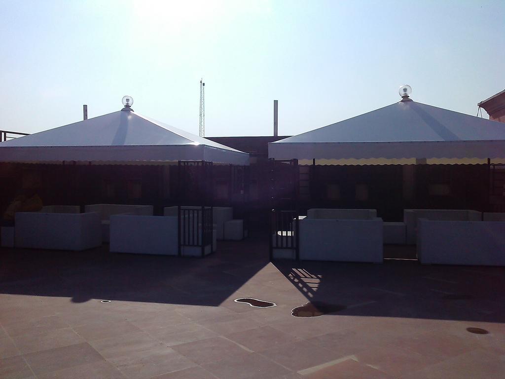 Modi Hotel & Resorts Pinjaur Exterior foto