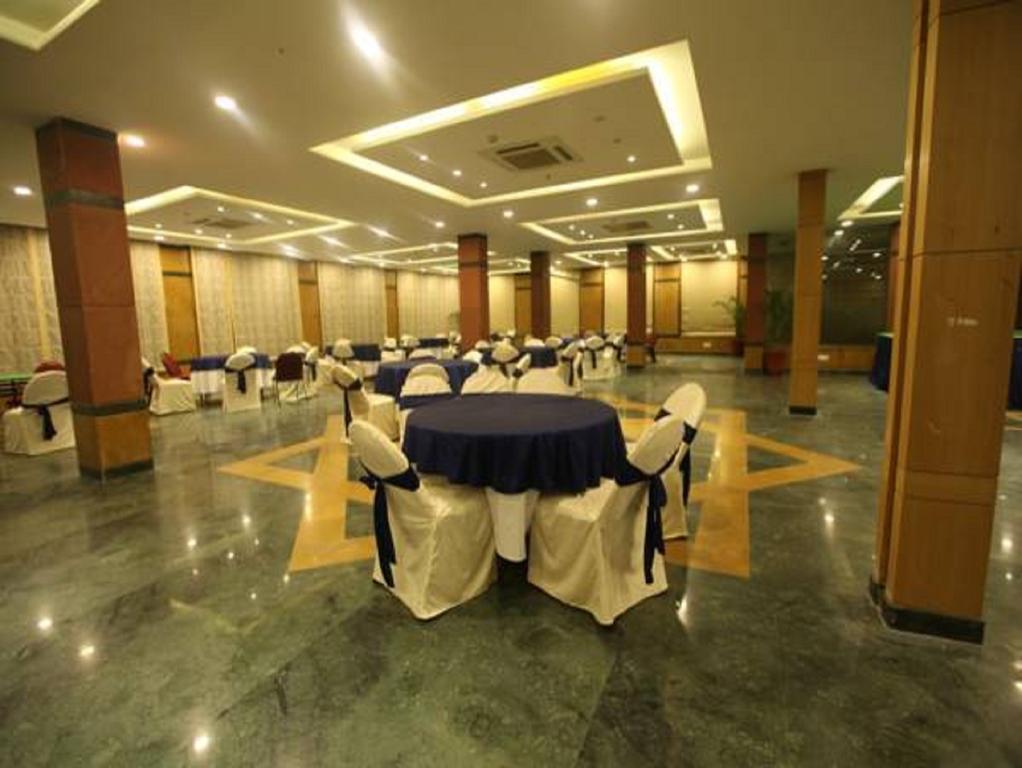 Modi Hotel & Resorts Pinjaur Exterior foto