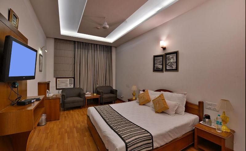 Modi Hotel & Resorts Pinjaur Exterior foto